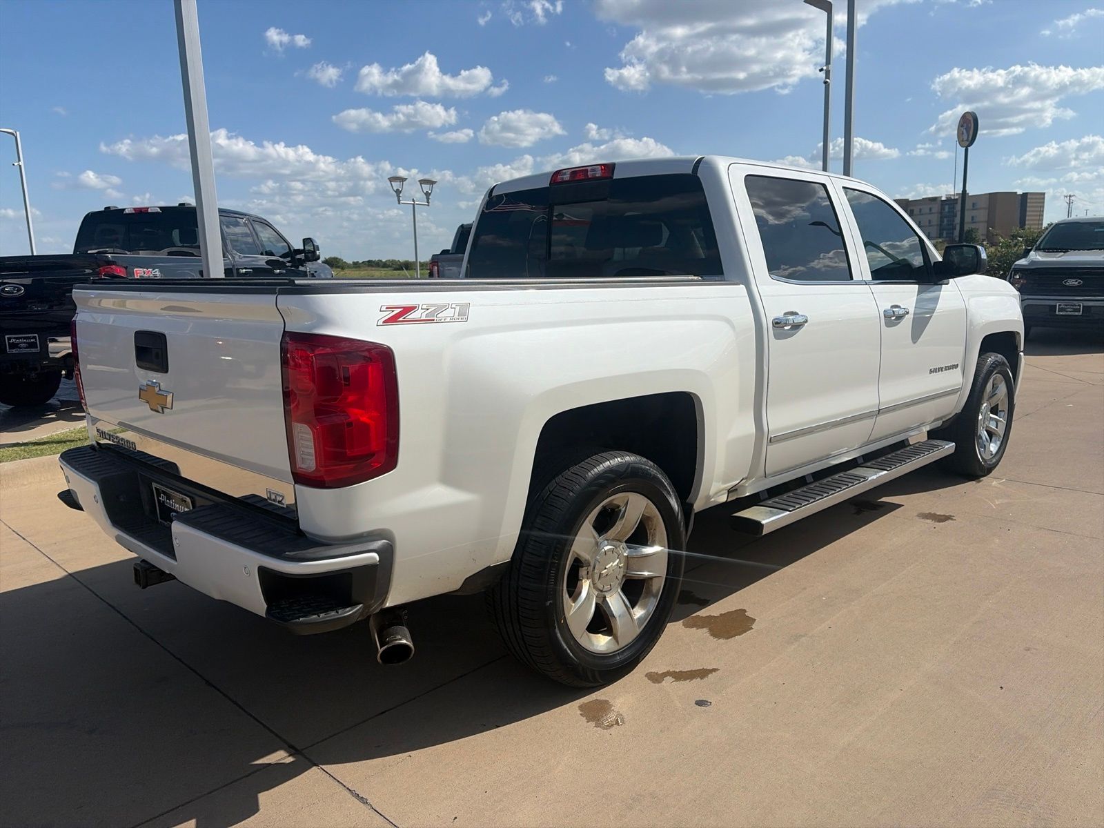 View vehicle photo 7