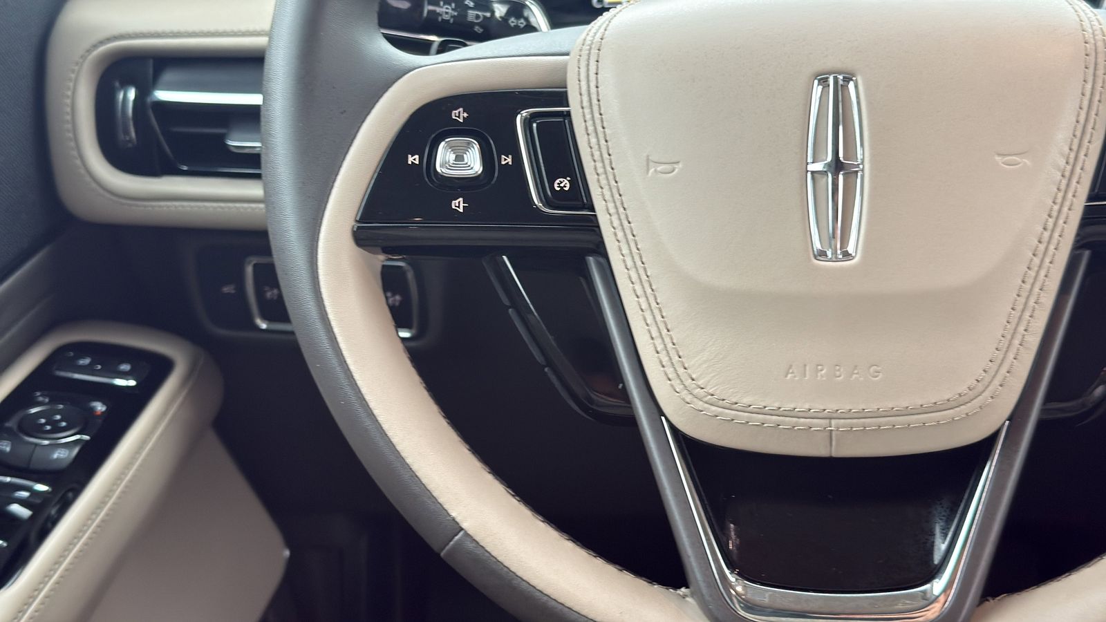 Used Car 2023 Lincoln Aviator  Standard For Sale Under $40,000 In Austin, Texas