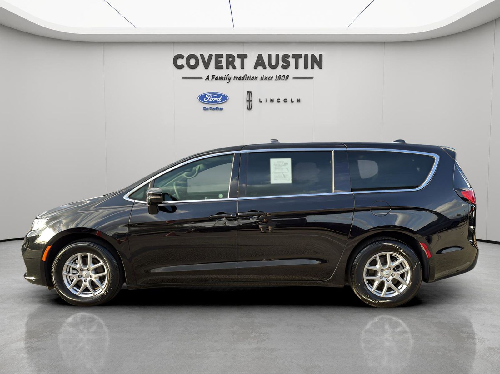 Used Car 2025 Chrysler Pacifica  Select For Sale Under $35,000 In Austin, Texas