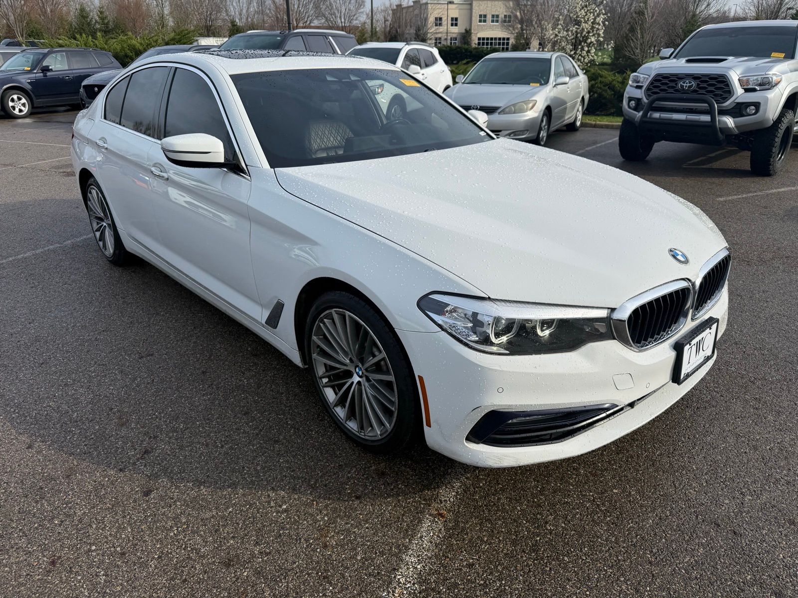 View vehicle photo 3