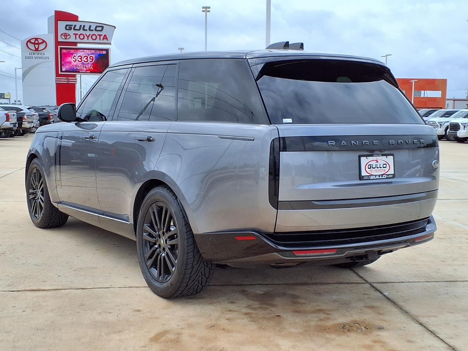 2023 Land Rover Range Rover SE - 1