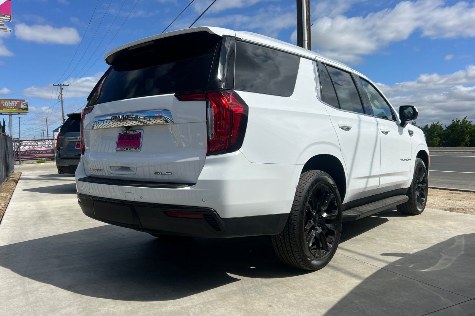 View vehicle photo 4