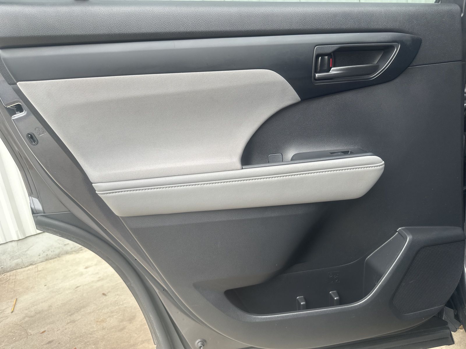 Used Car 2023 Toyota Highlander  Le For Sale Under $35,000 In Austin, Texas