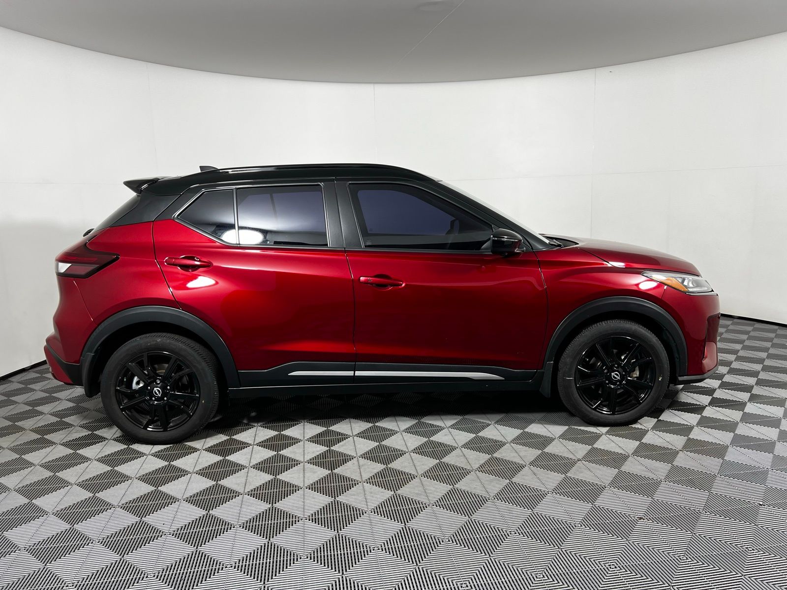 Thumbnail: 2024 Nissan Kicks - 4