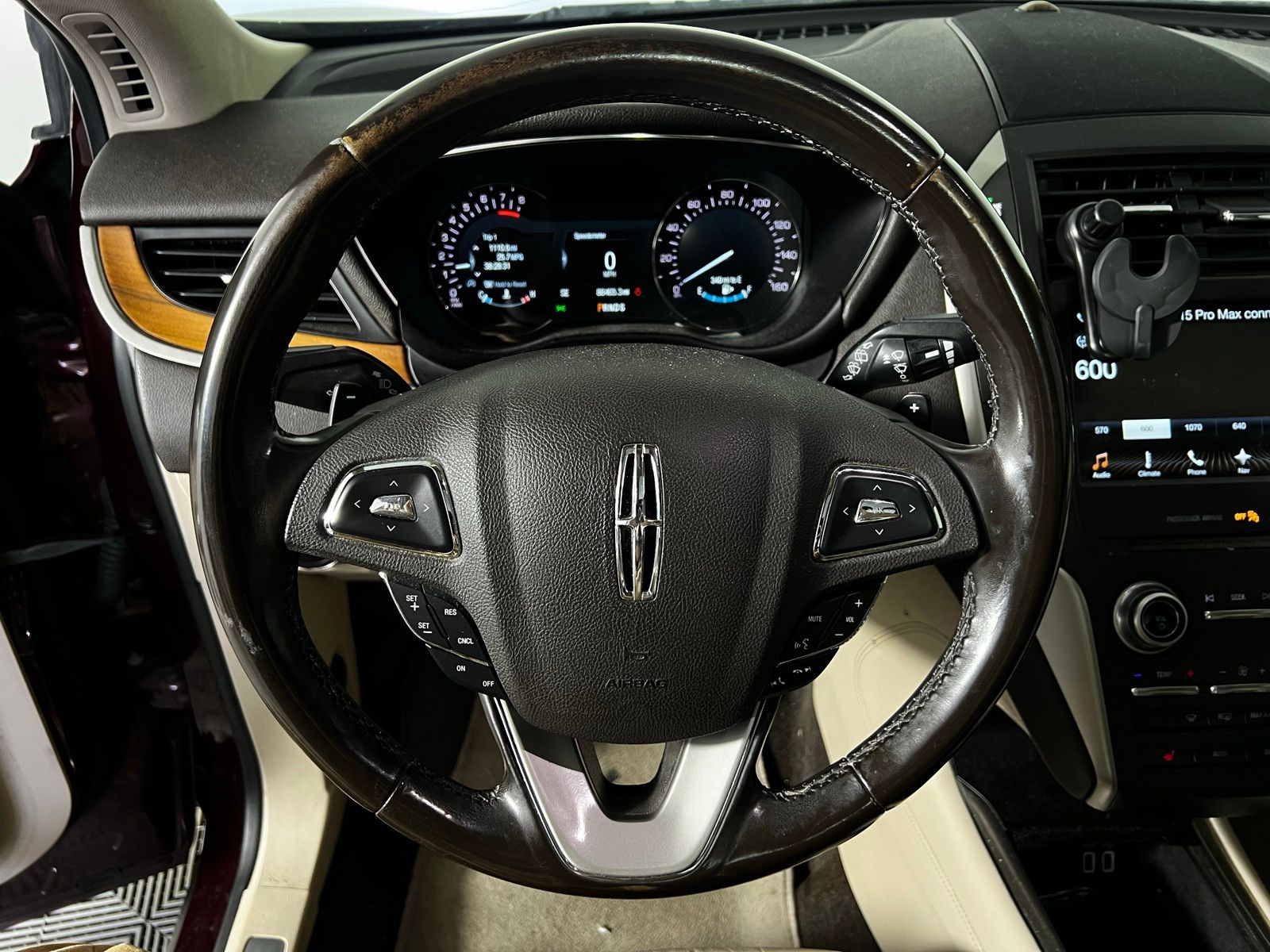 Thumbnail: 2017 Lincoln MKC - 10