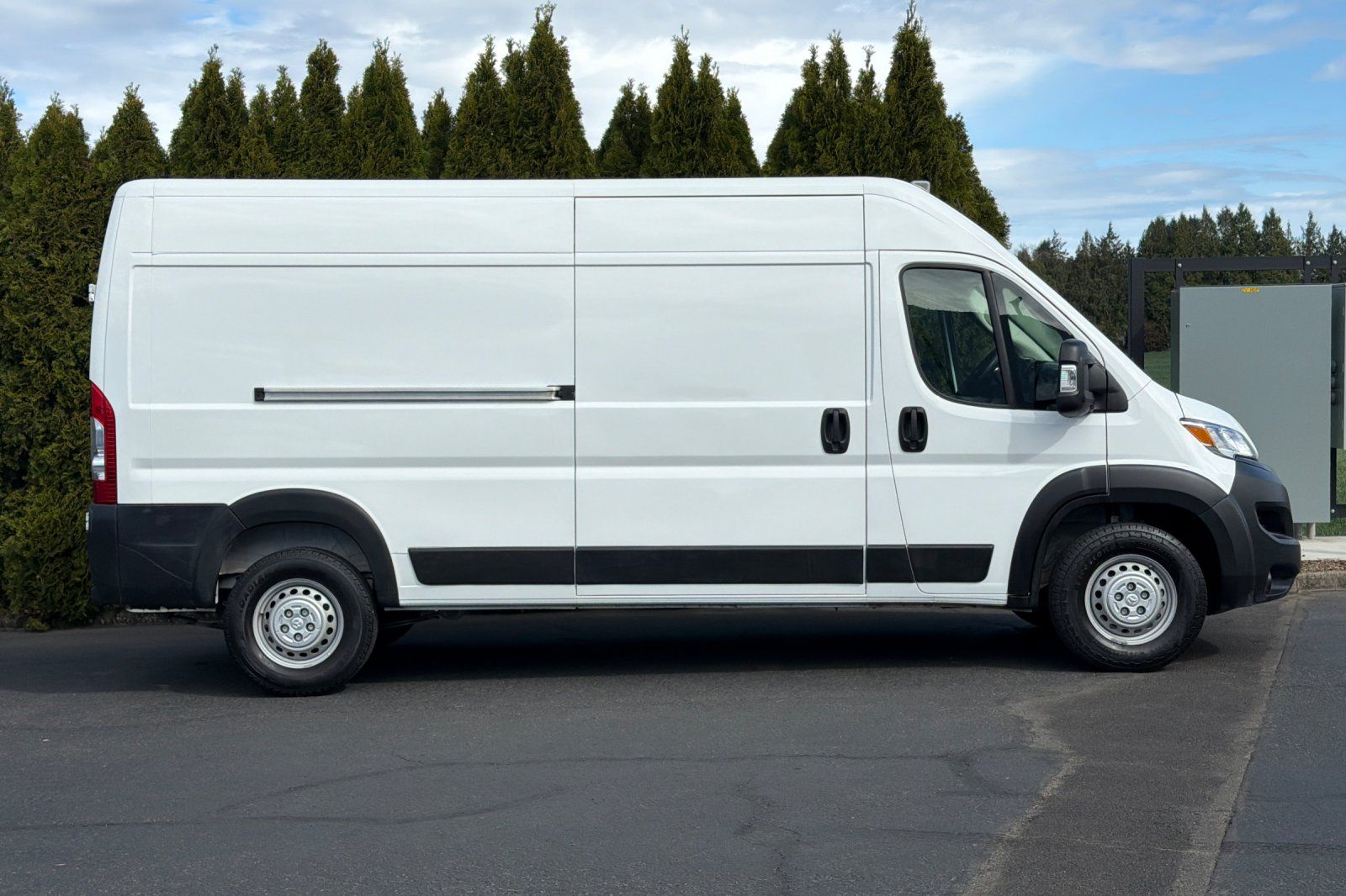 View vehicle photo 3