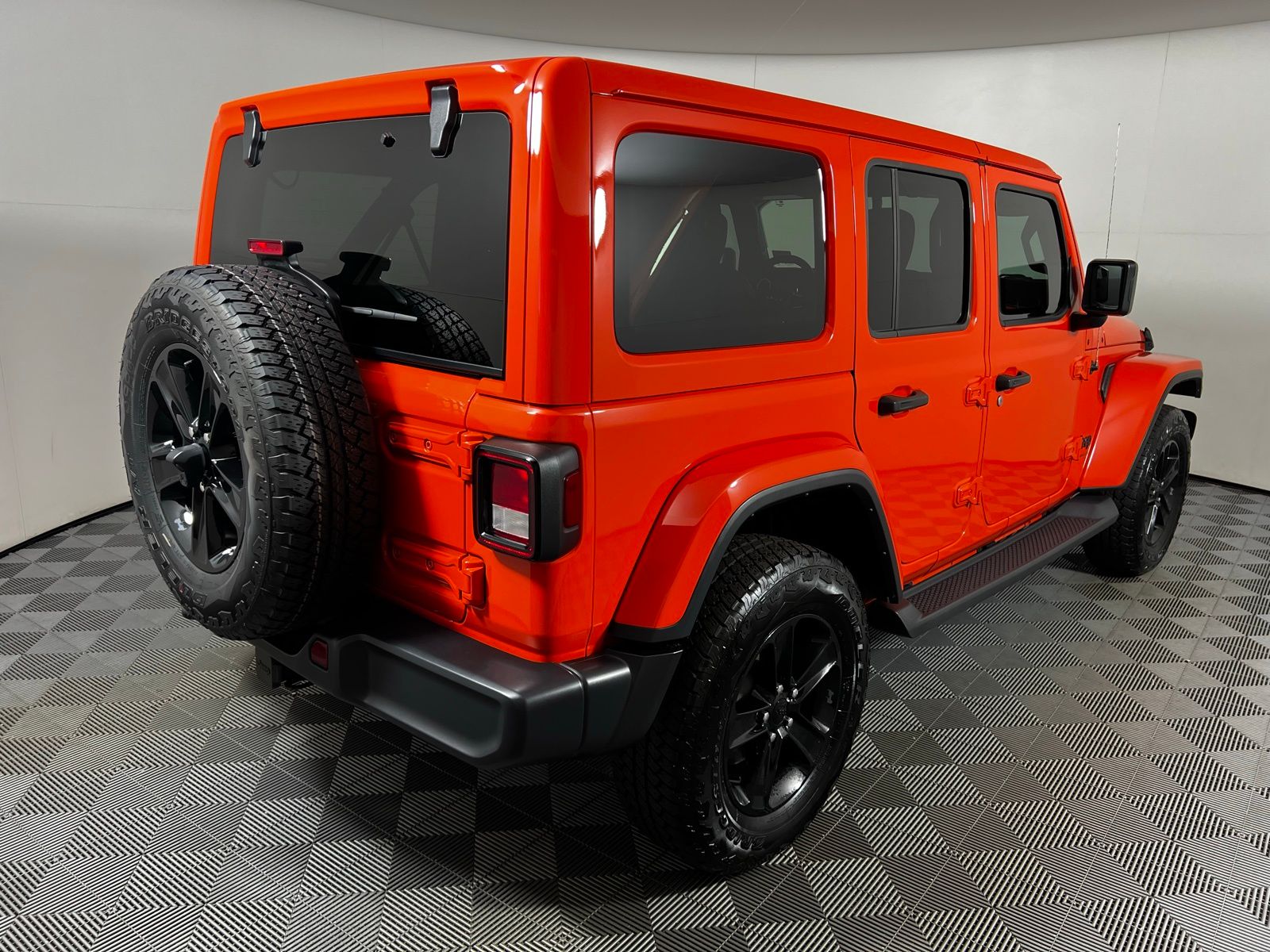 2023 Jeep Wrangler Sahara 5