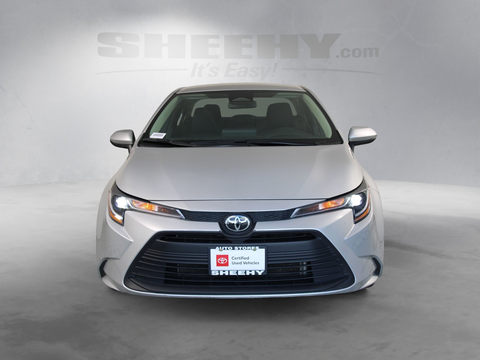 Used 2025 Silver Toyota LE image 17