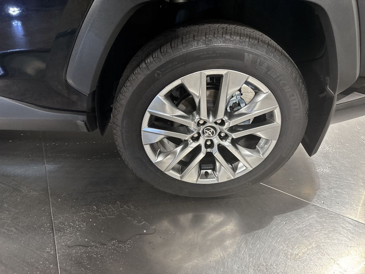 2025 Toyota RAV4 XLE Premium photo 9