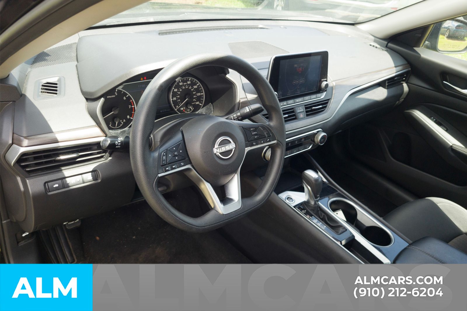 Used 2024 Super Black Nissan 2.5 SV image 5