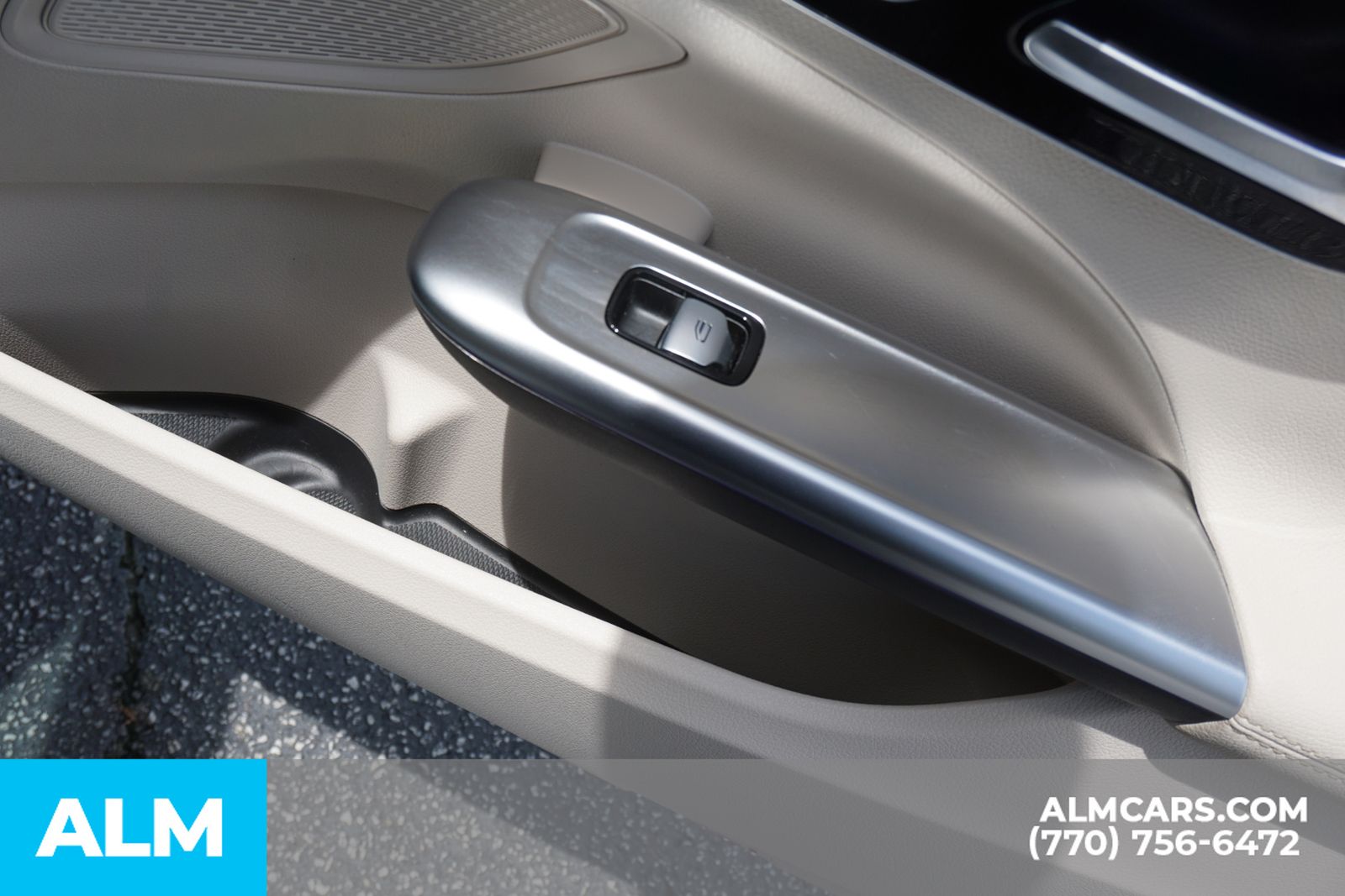Used 2023  Mercedes-Benz C 300 image 48