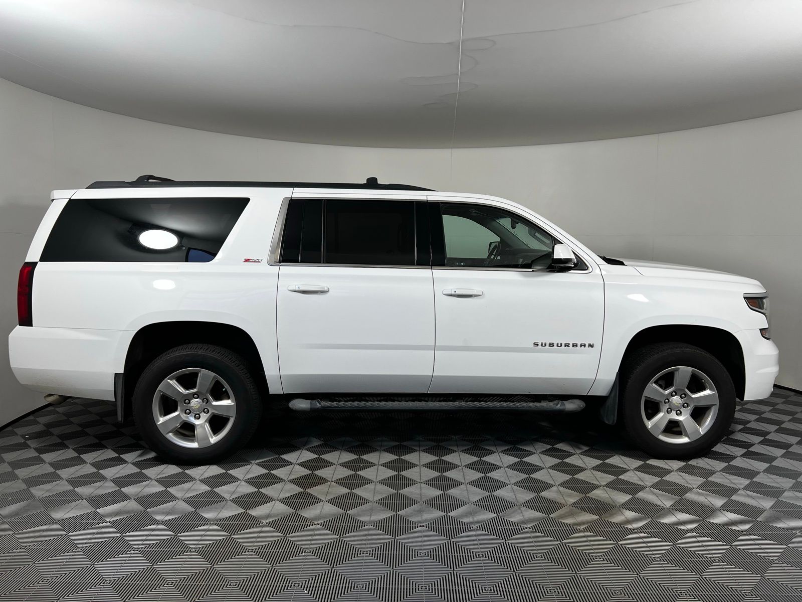 Thumbnail: 2019 Chevrolet Suburban - 4