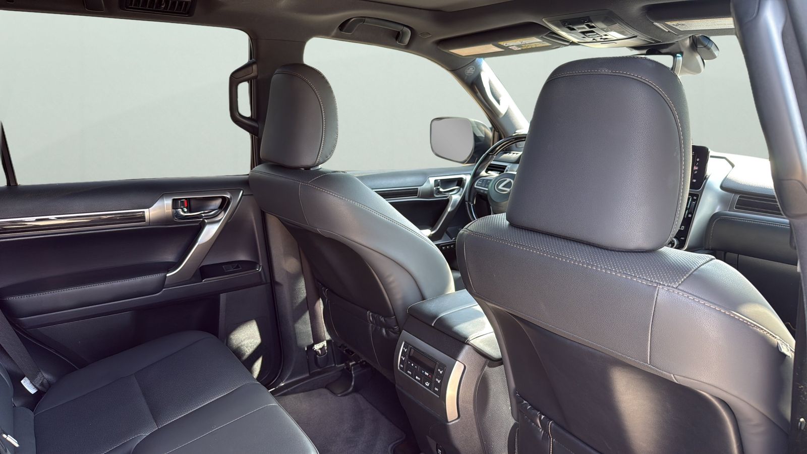 Used 2023 Black Lexus 460 image 28