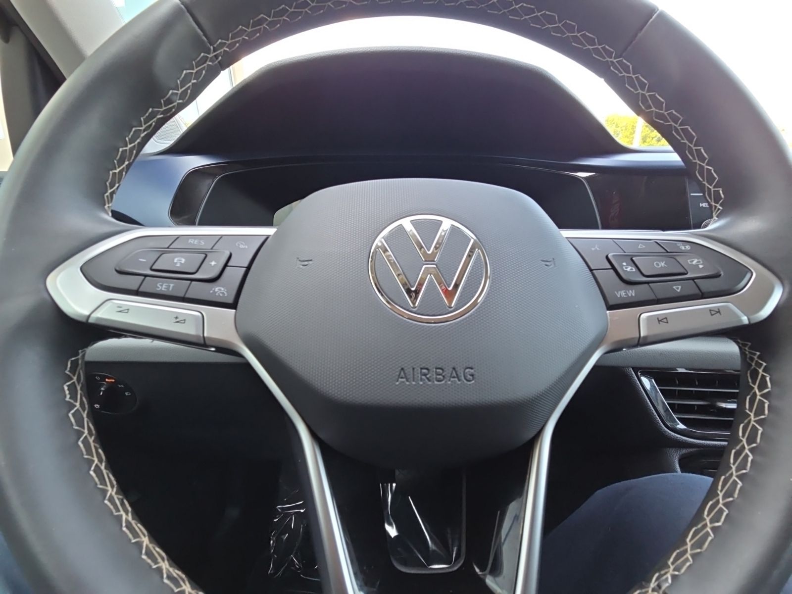 Used 2023 Black Volkswagen 1.5T SE image 15