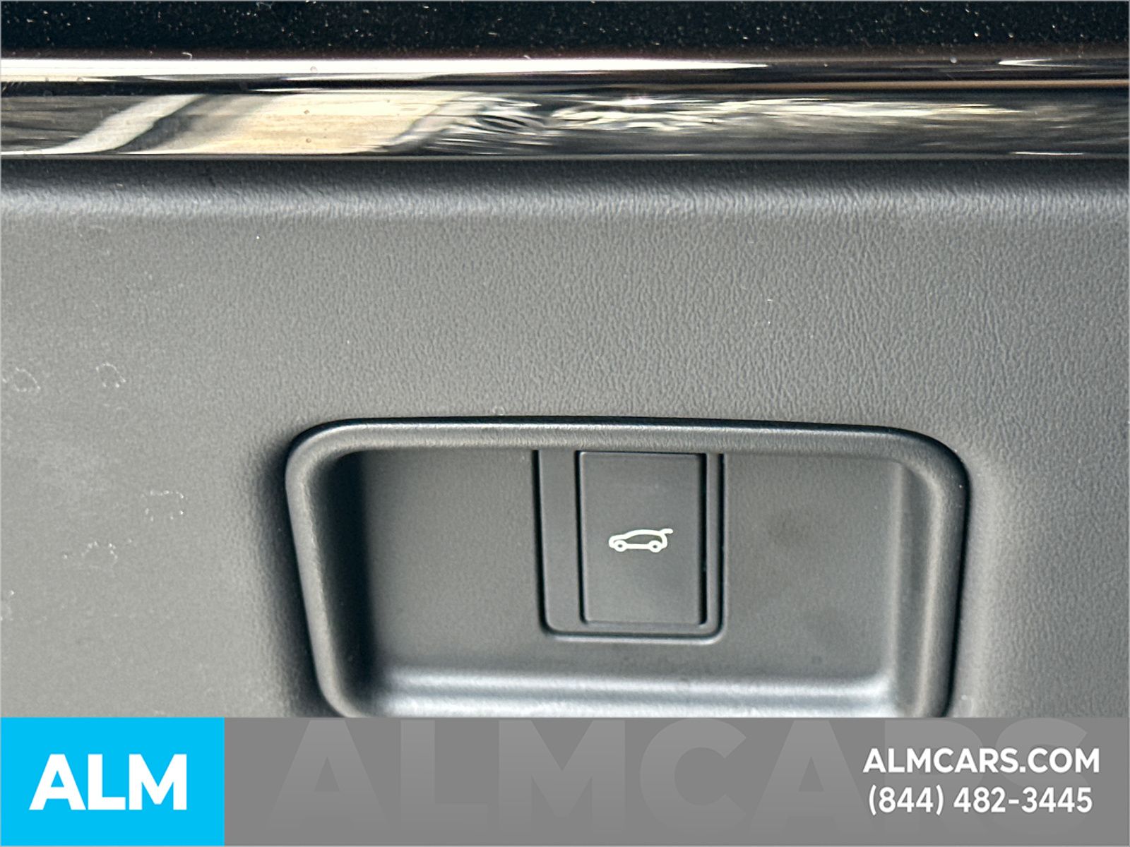 Used 2023 White Land Rover SE image 37
