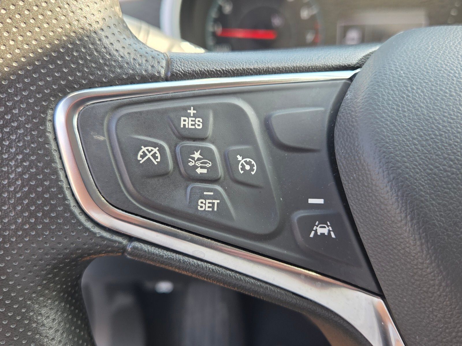 Used 2024 White Chevrolet LT image 25