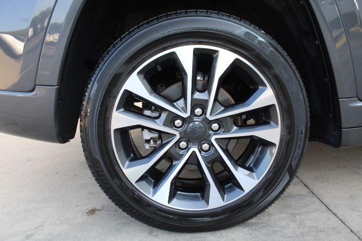 Used Car 2022 Jeep Grand Cherokee  Overland For Sale Under $40,000 In Austin, Texas