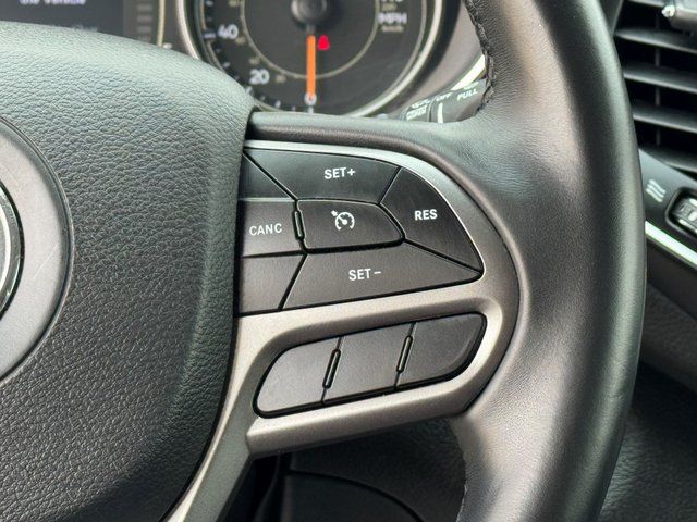 Used 2019 White Jeep Latitude Plus image 30