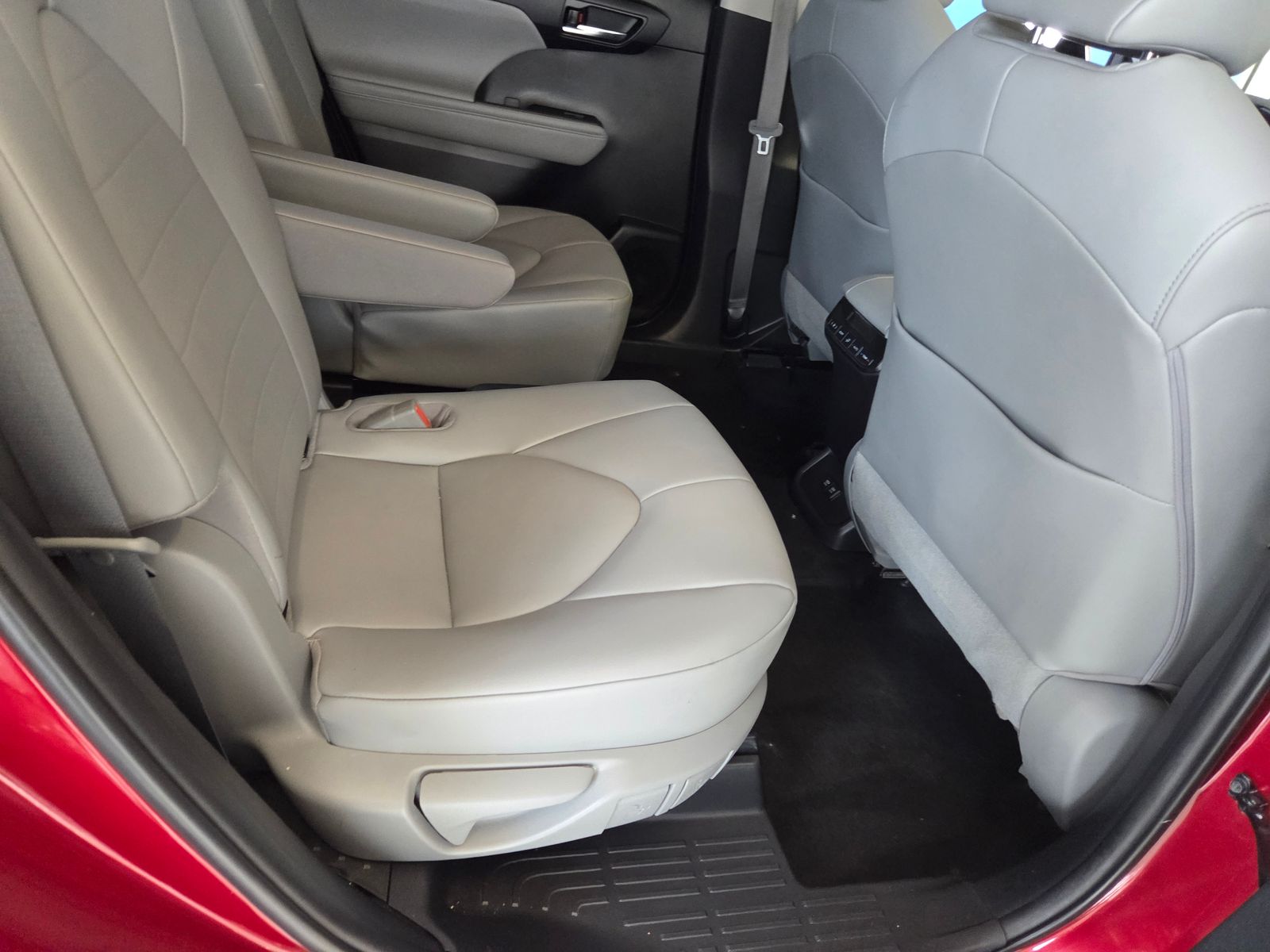Used 2020 Red Toyota XLE image 26