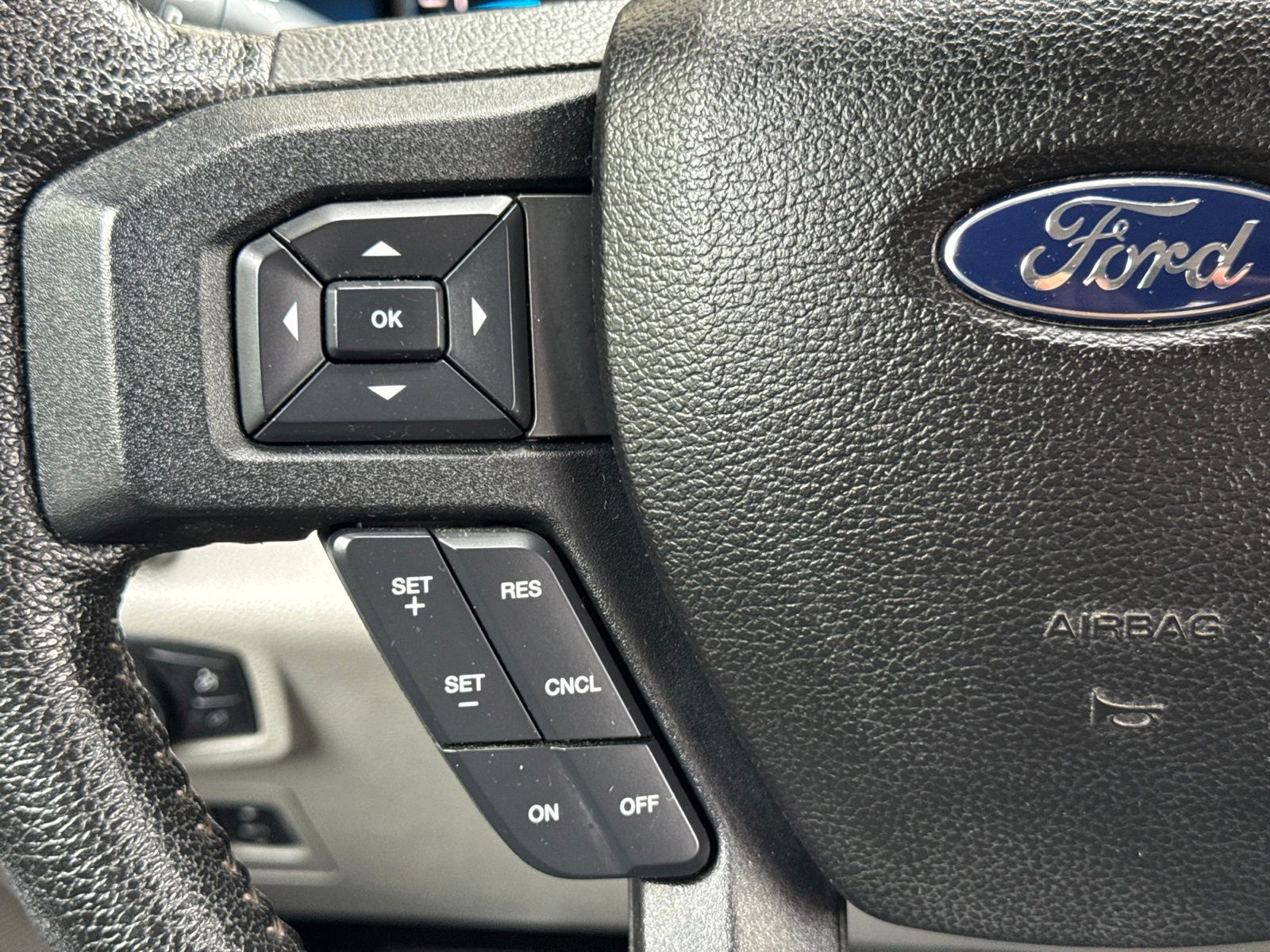 Used 2015 Oxford White Ford XLT image 45