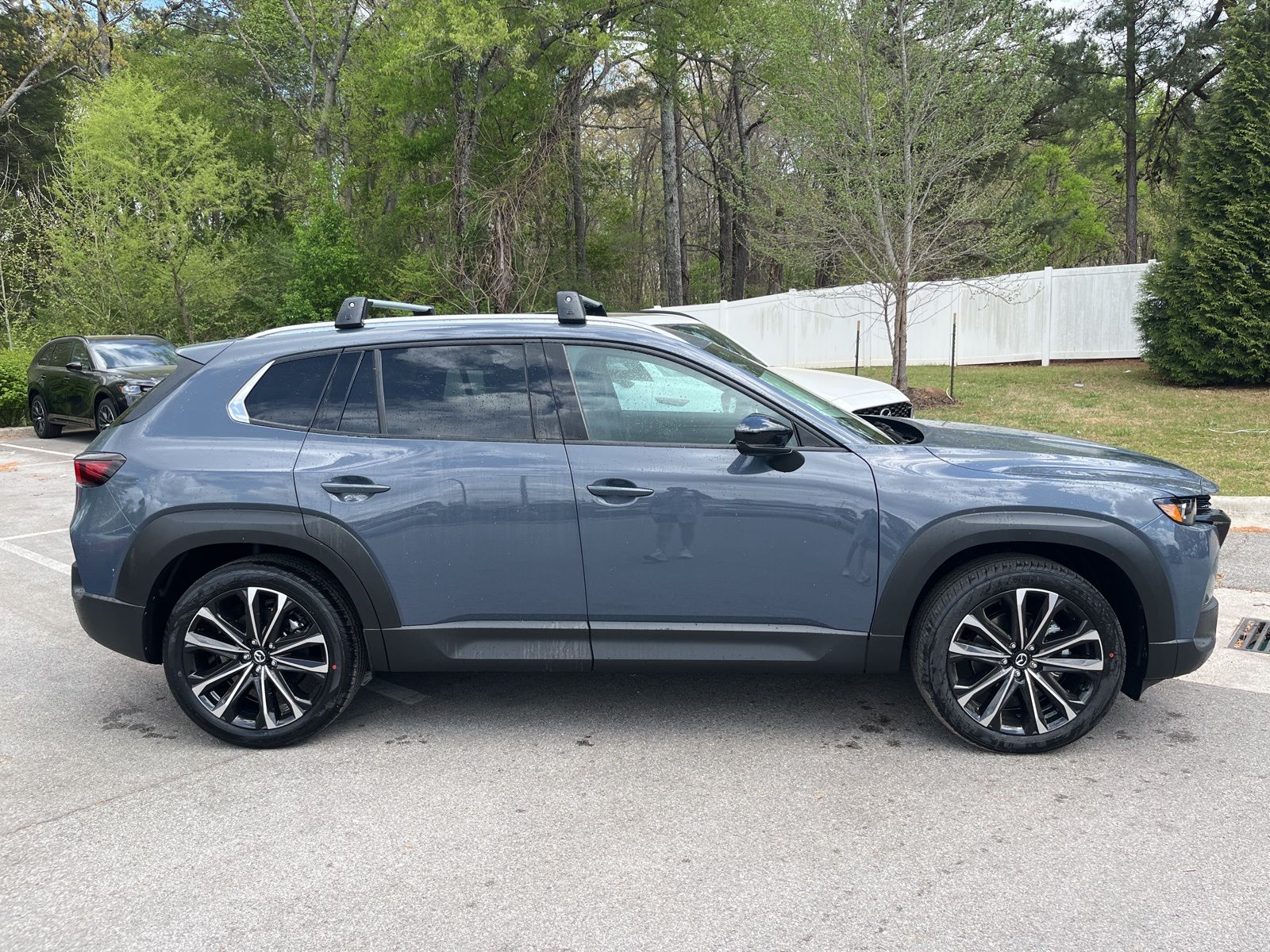 View vehicle photo 3
