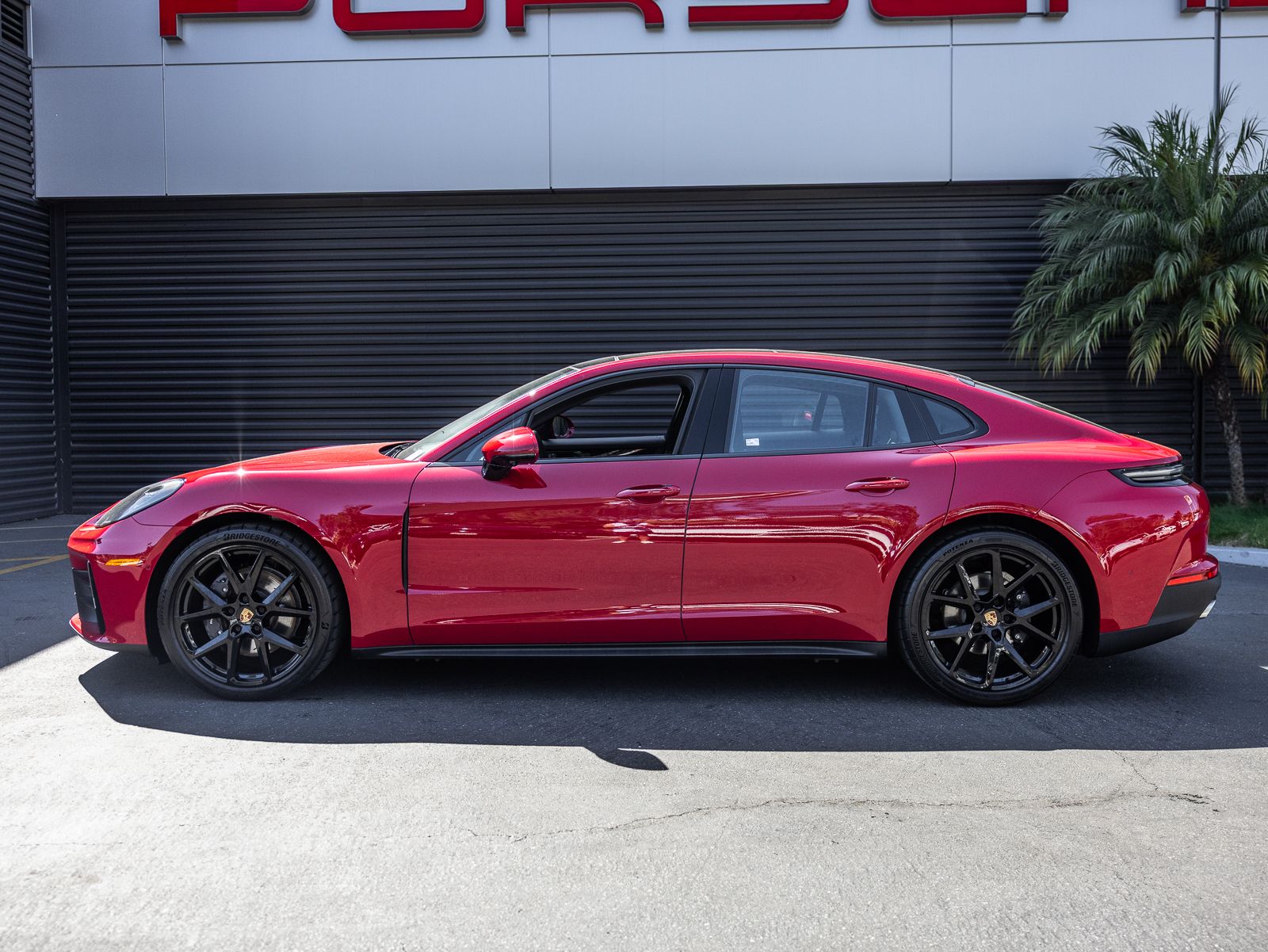 2025 Porsche Panamera 4's photo