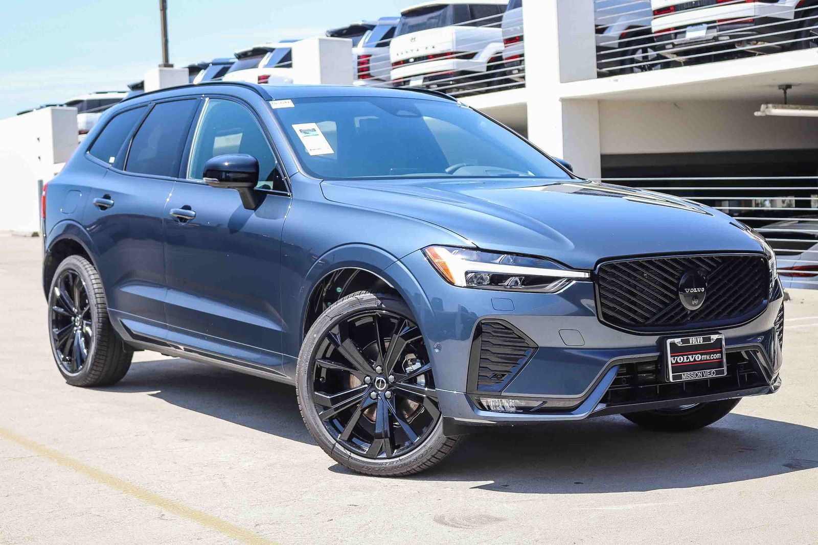 2026 Volvo XC60 B5 Ultra Black Edition