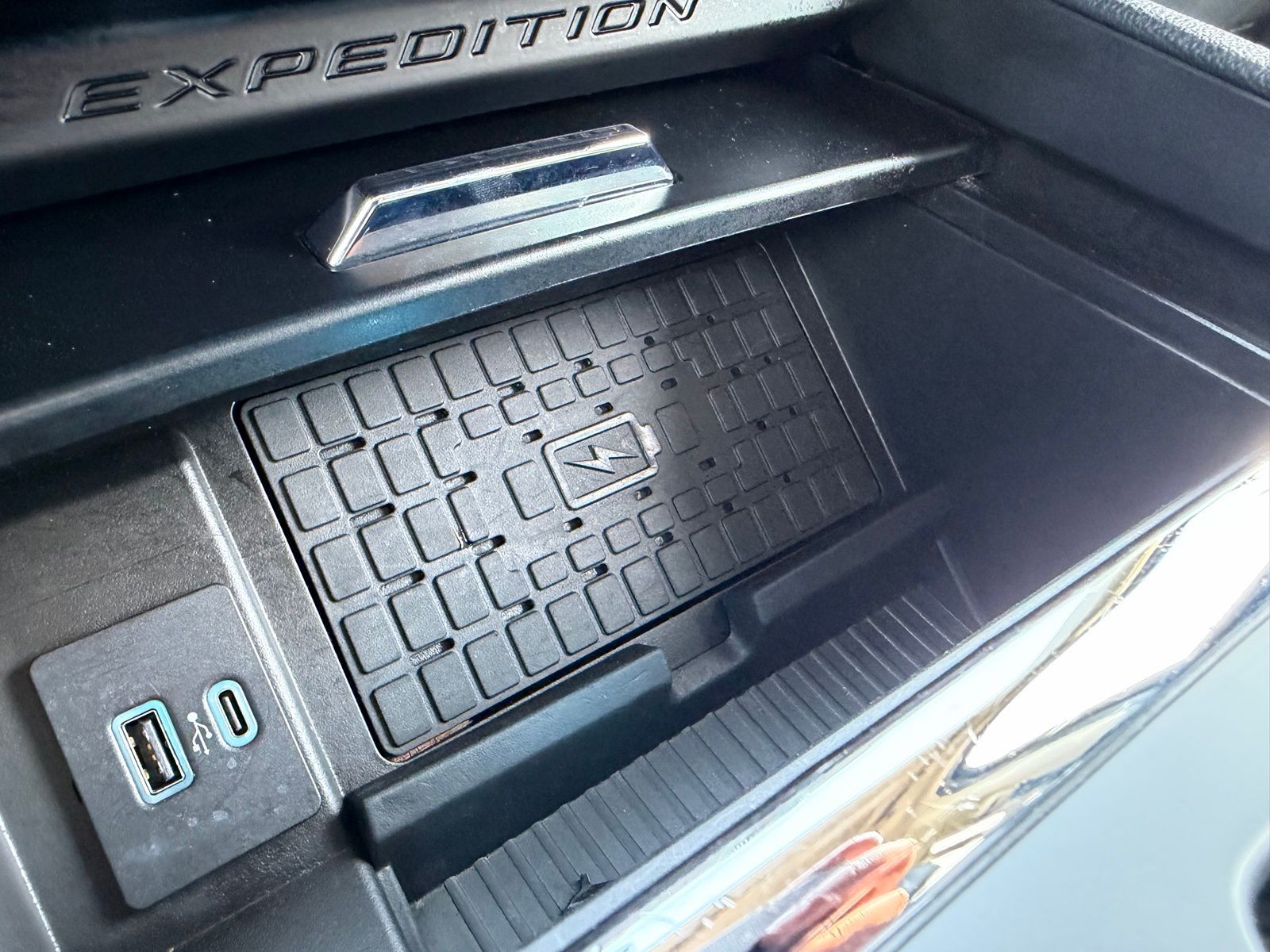 2024 Ford Expedition image 25