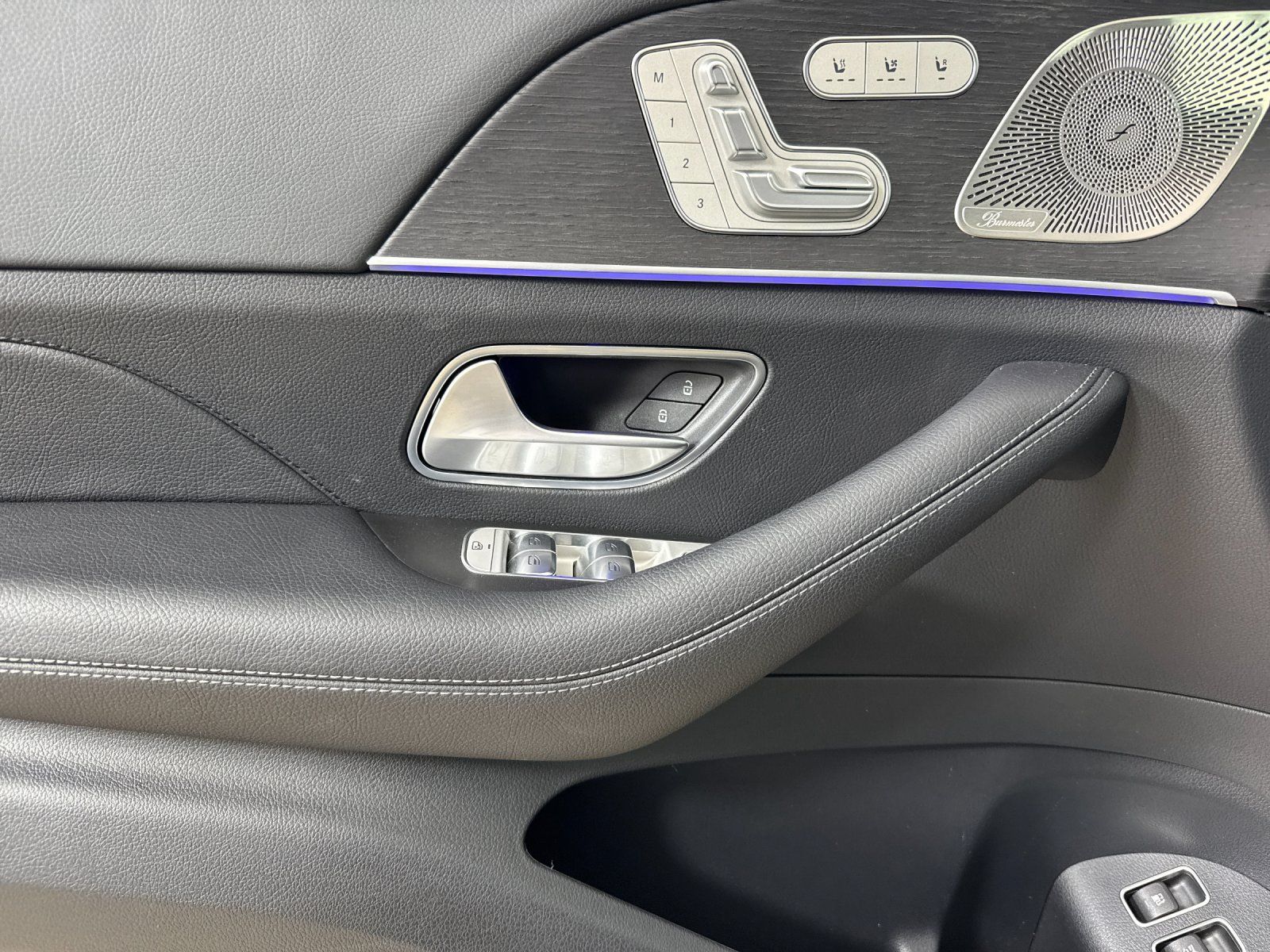 2025 Mercedes-Benz GLE GLE 450e — full photo 11 of 29
