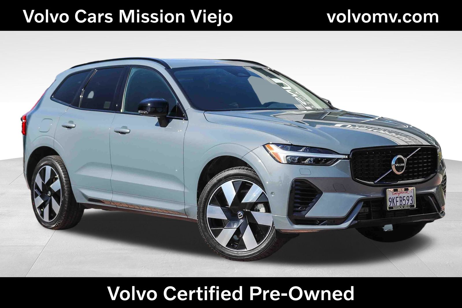 2024 Volvo XC60 Recharge Plug-In Hybrid T8 Plus Dark Theme
