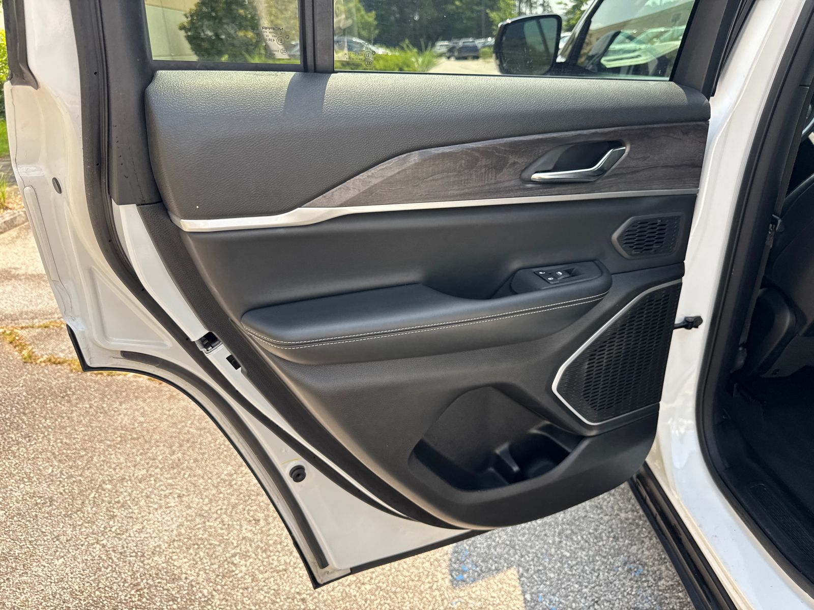 Used 2024 White Jeep 4xe image 21
