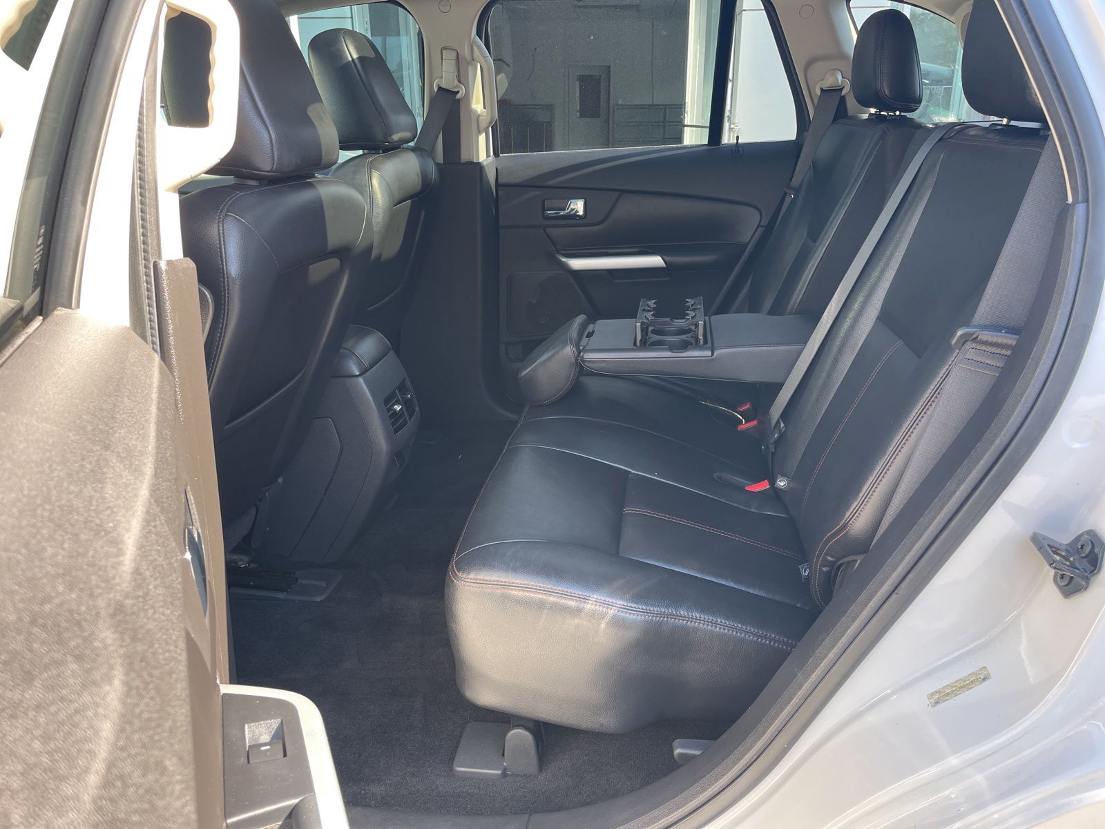 Used 2011 White Platinum Clearcoat Metallic Ford Limited image 15
