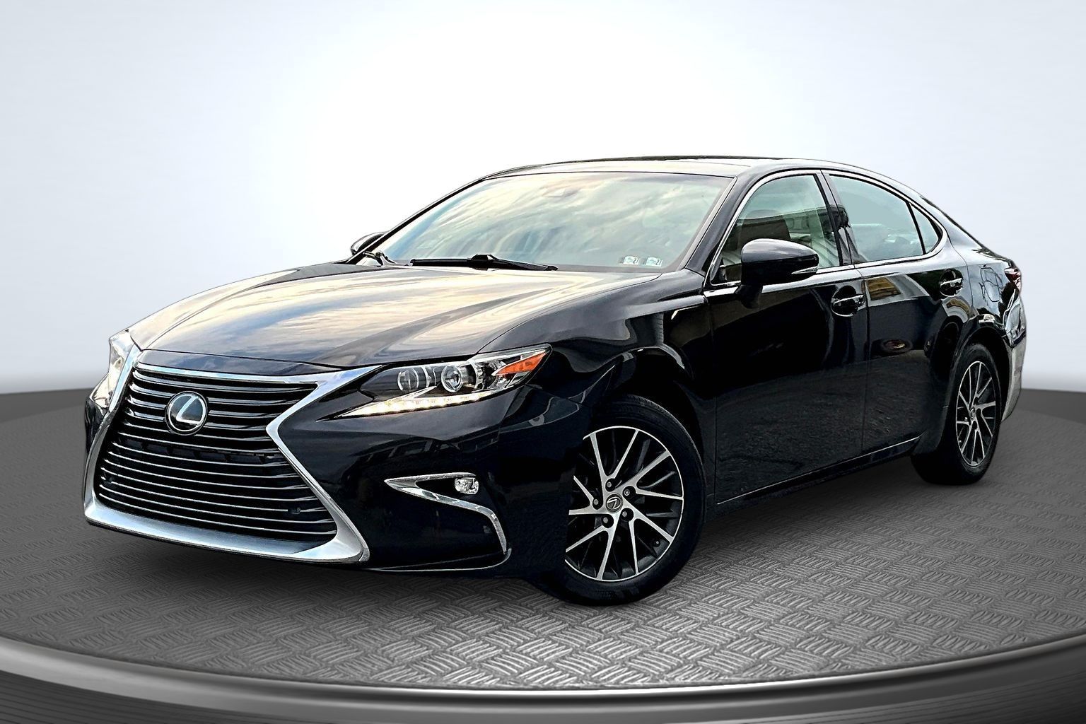 Black (Caviar) 2017 Lexus ES Sedan Front-Wheel Drive 6-Speed Automatic