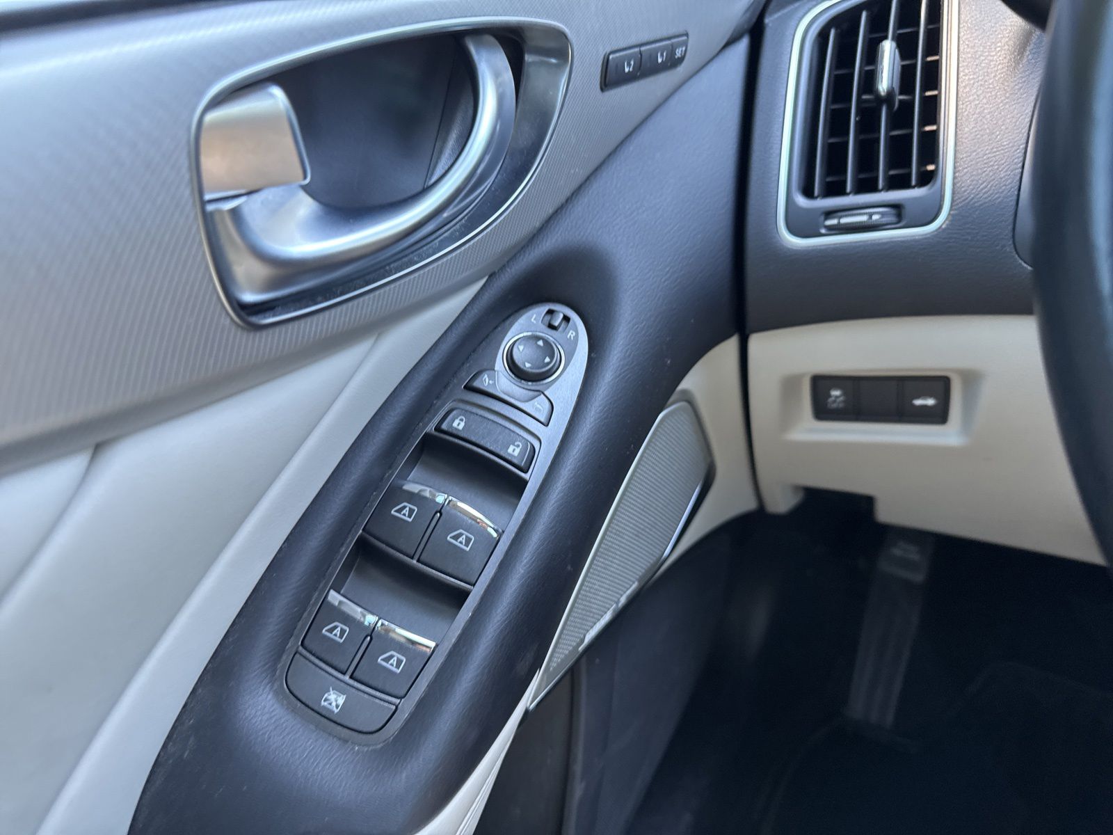 Used 2022 Grand Blue INFINITI LUXE image 23