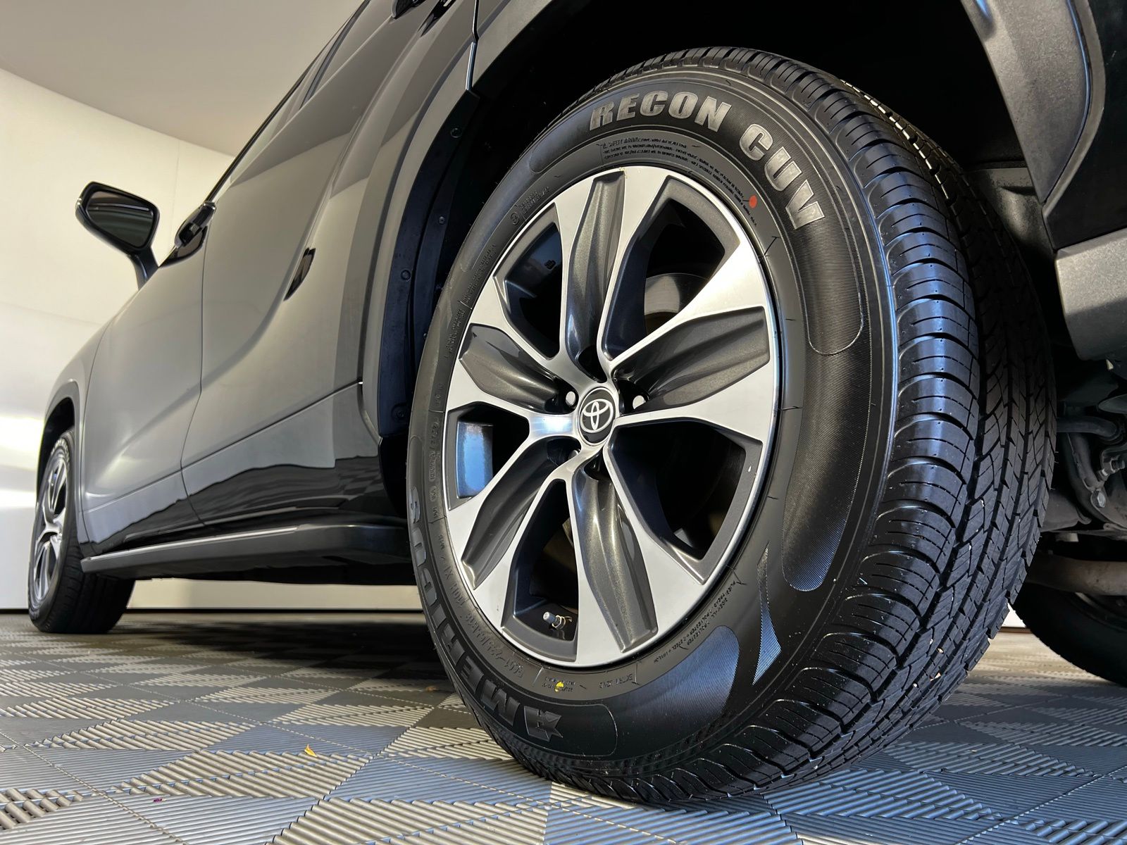 Thumbnail: 2022 Toyota Highlander - 30