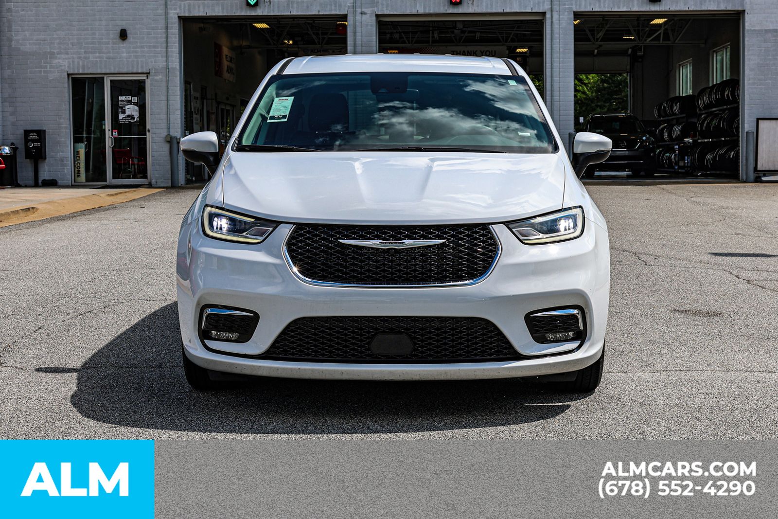 2023 Chrysler Pacifica Touring L photo 5