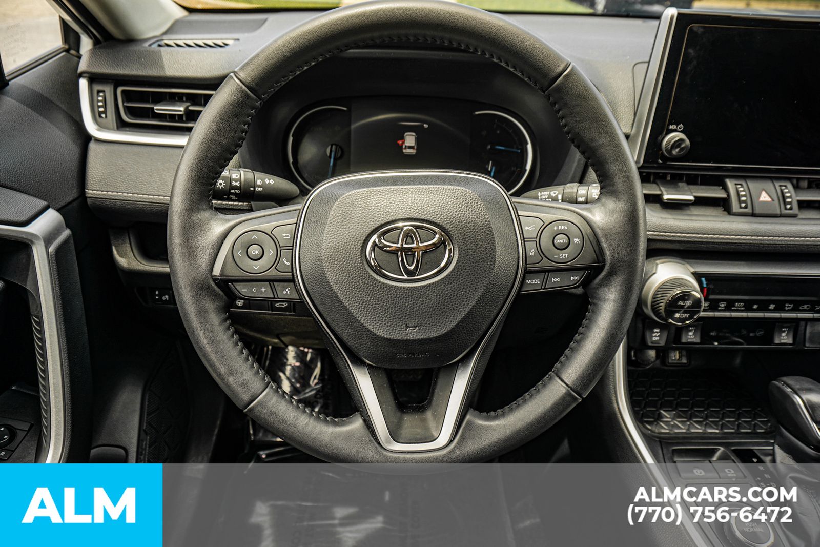 Used 2025 Beige Toyota XLE Premium image 30
