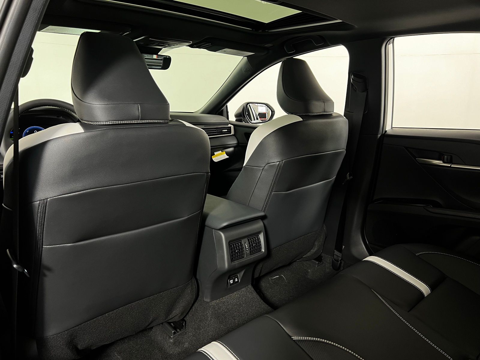 2025 Toyota Camry SE 19