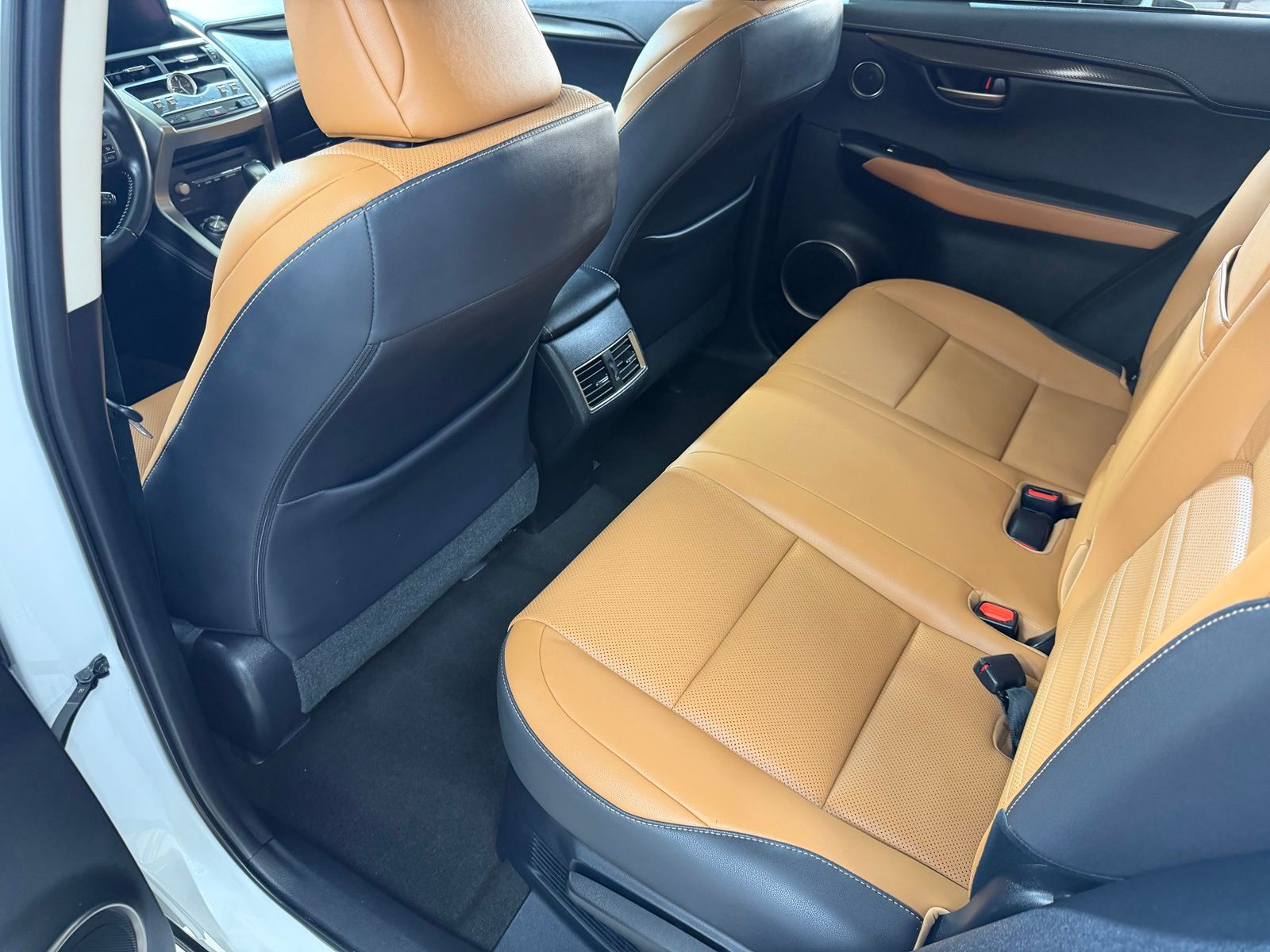 Used 2021 White Lexus 300h image 38