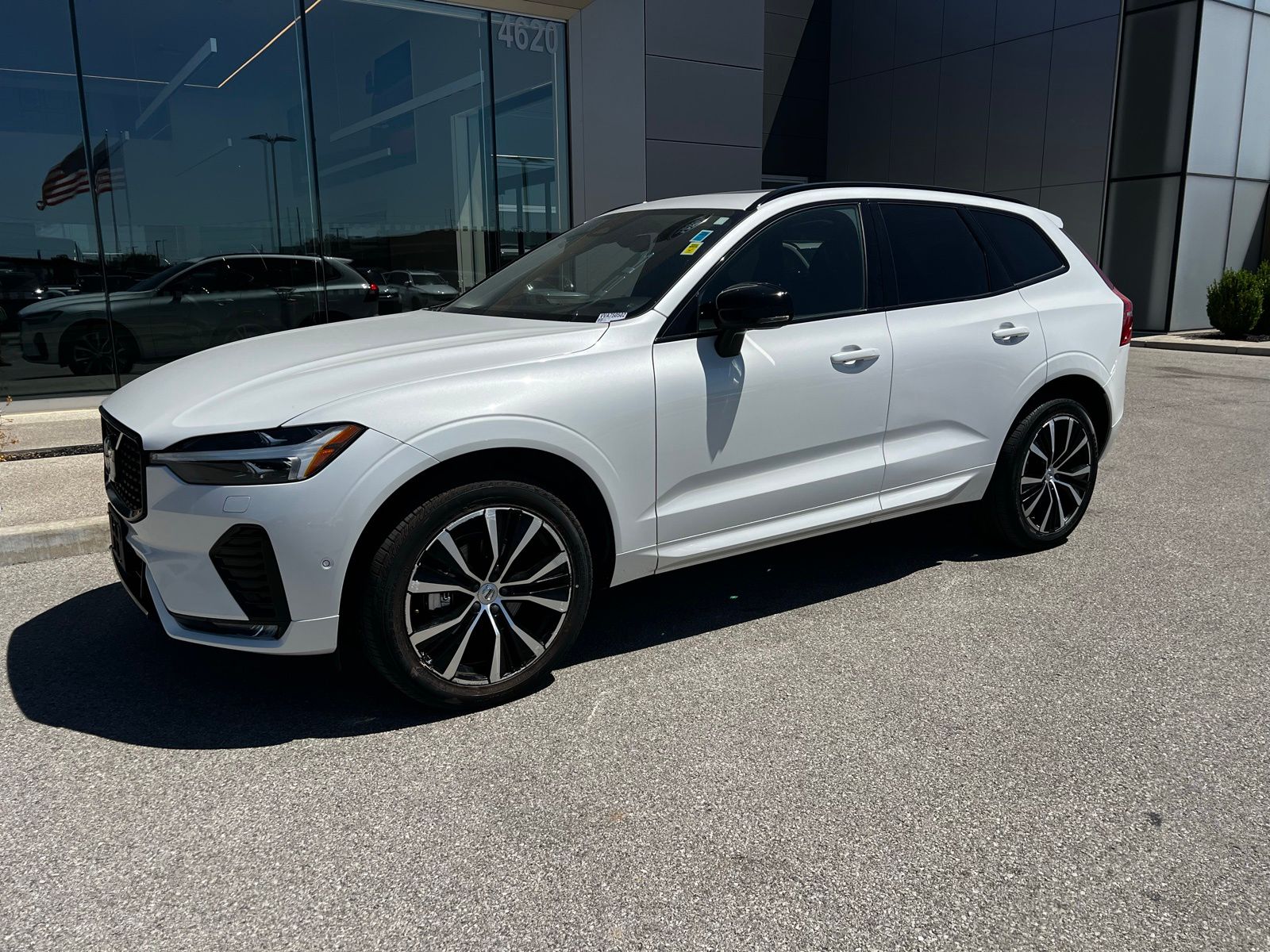 2024 Volvo XC60 B5 Plus Dark Theme AWD