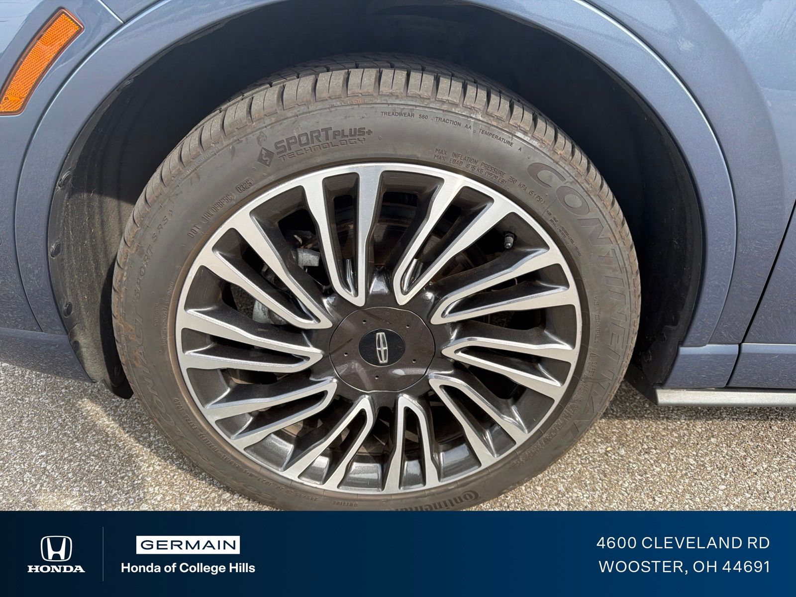 Used 2022 Blue Lincoln Grand Touring image 11