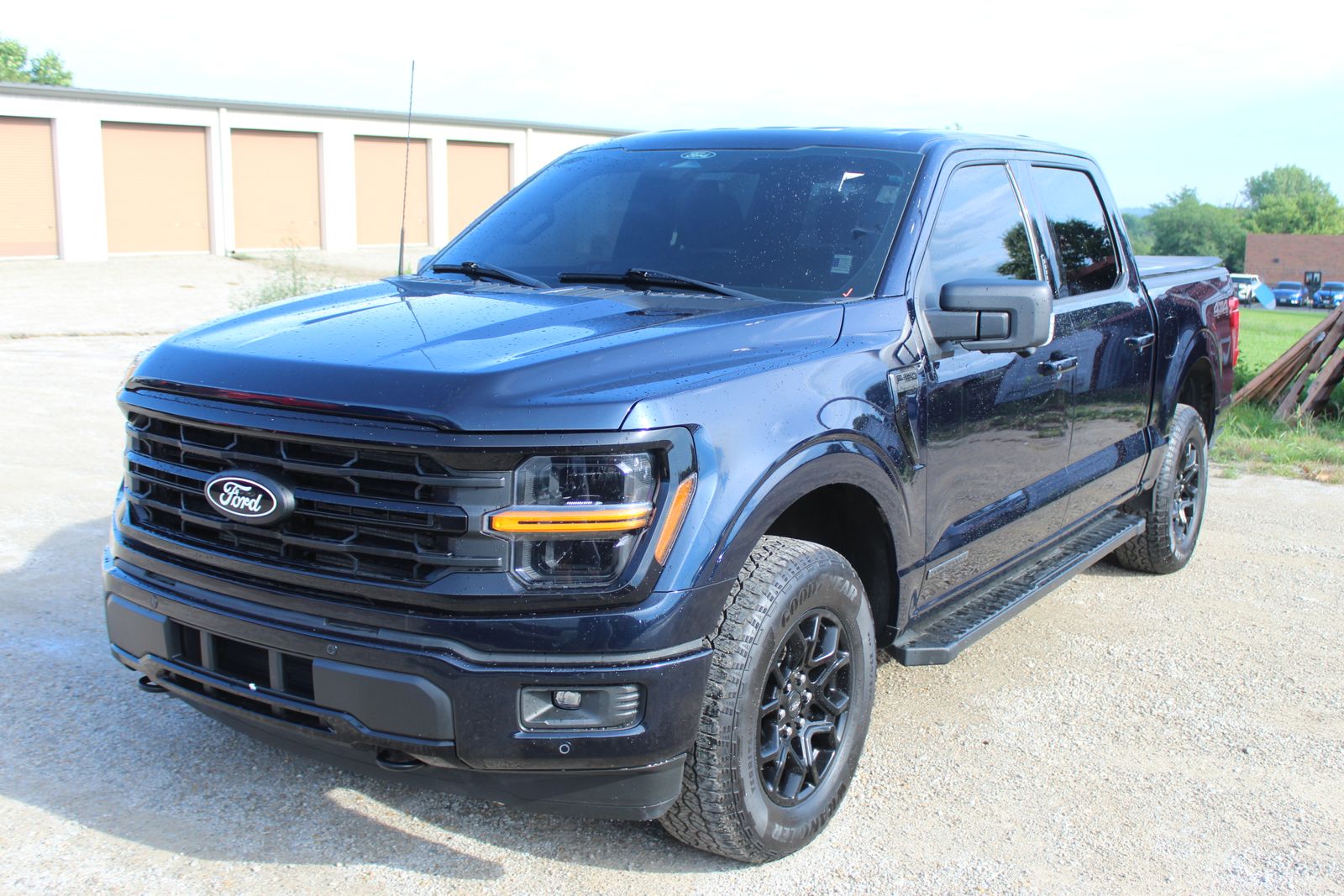 View vehicle photo 2