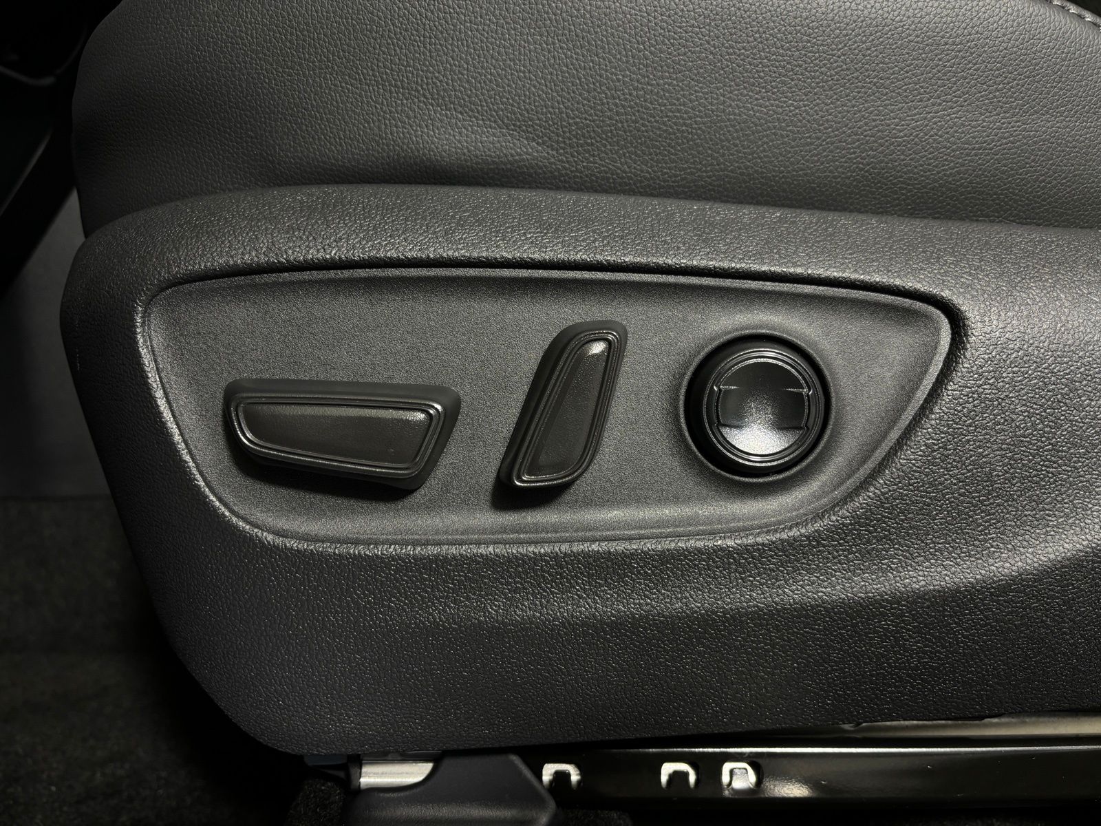 Thumbnail: 2026 Toyota Highlander - 11