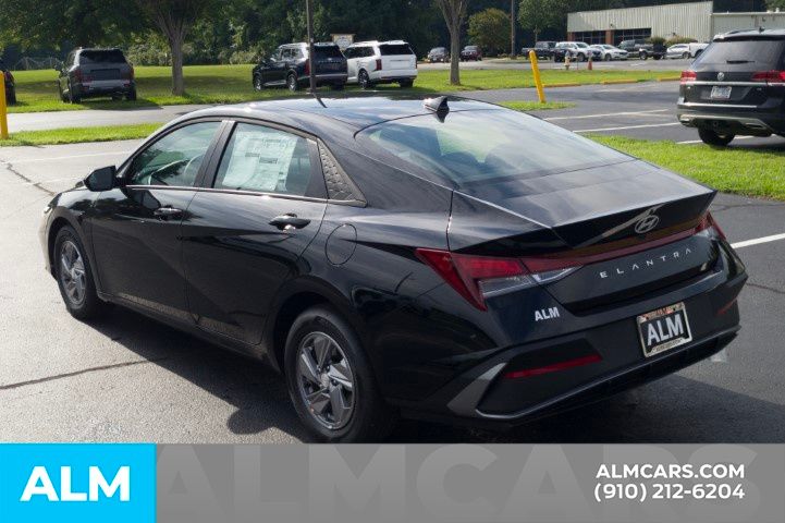 Used 2026 Abyss Black Hyundai SE image 9