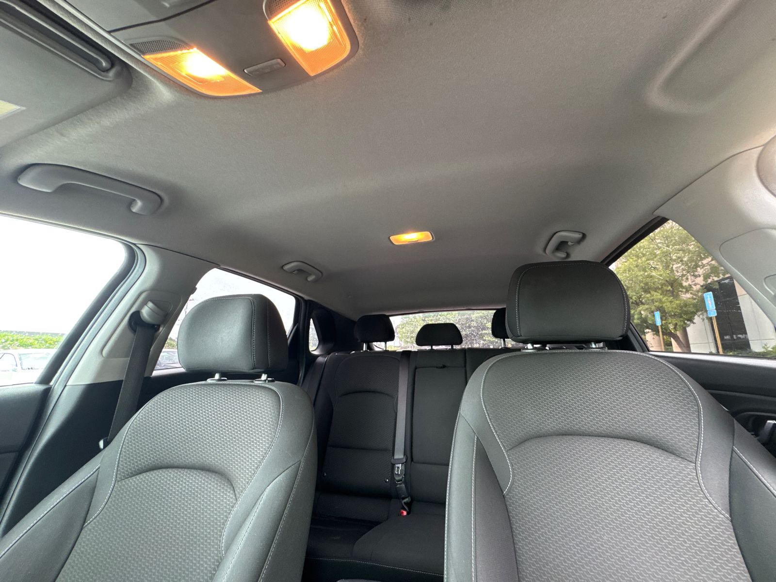 Used 2018 Black Hyundai Base image 30
