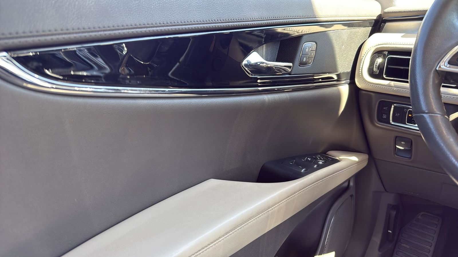 Used Car 2022 Lincoln Nautilus  Standard For Sale Under $35,000 In Austin, Texas