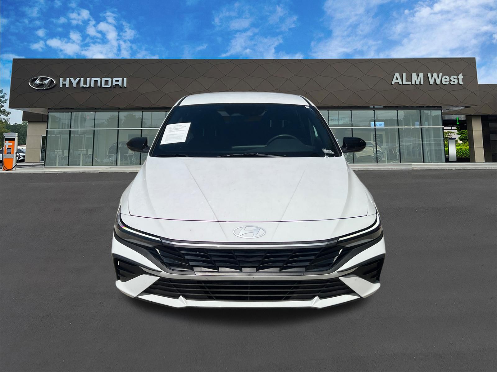 Used 2025 White Hyundai SEL Sport image 2