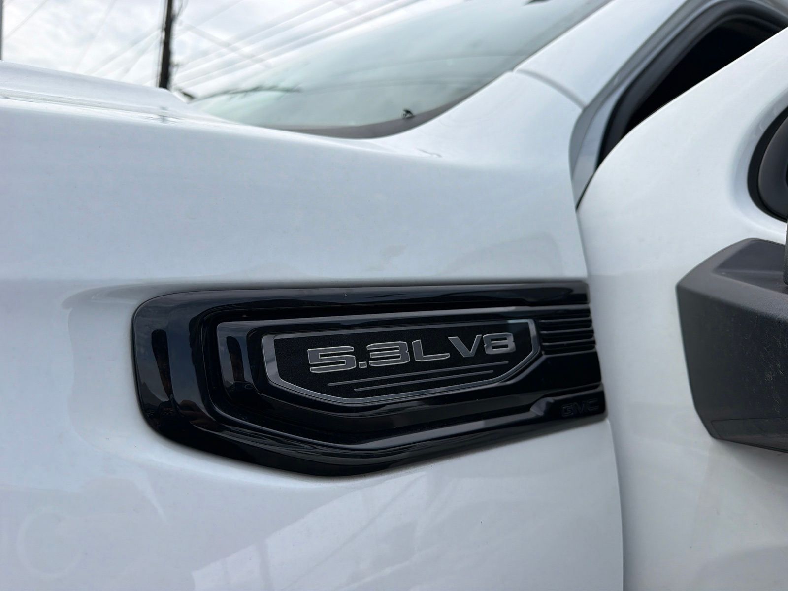 Used 2025 Summit White GMC Elevation image 25