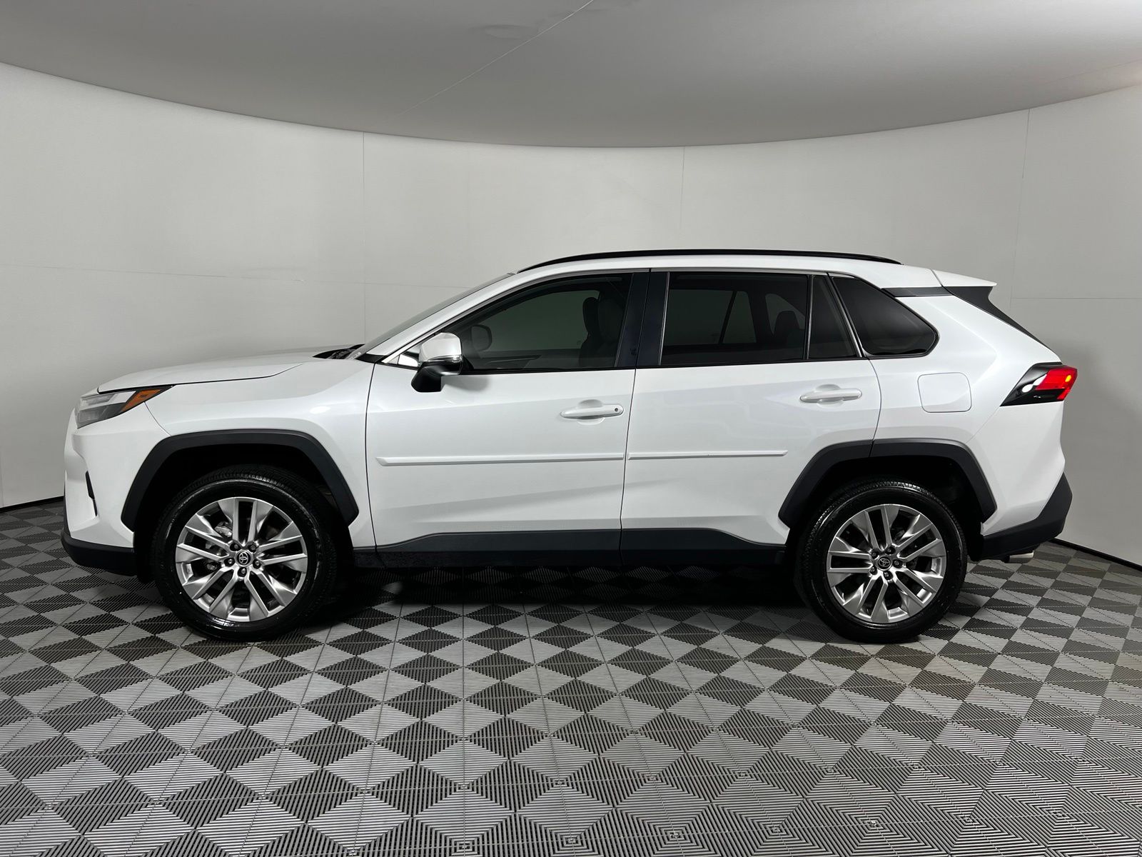 Thumbnail: 2024 Toyota RAV4 - 8