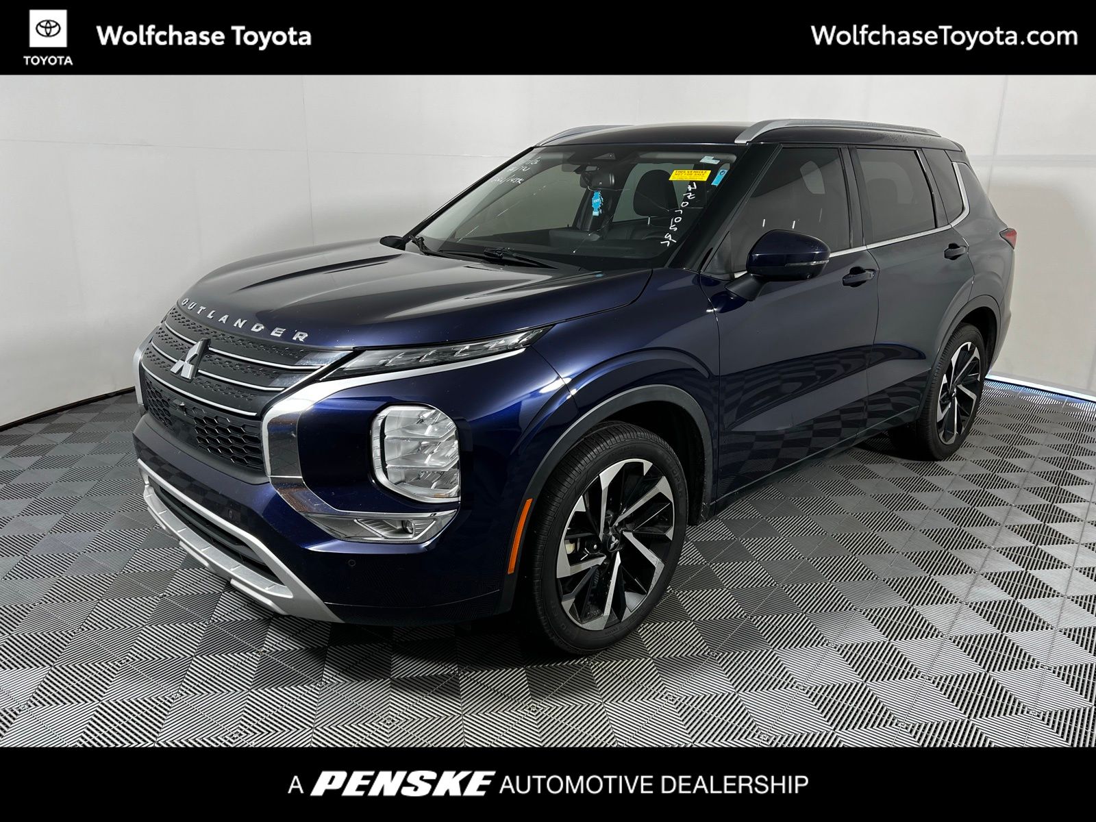 Thumbnail: 2022 Mitsubishi Outlander - 1